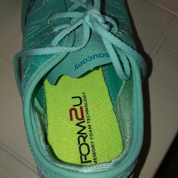 Saucony memory foam lightweight sneakers. - Picture 3 of 5